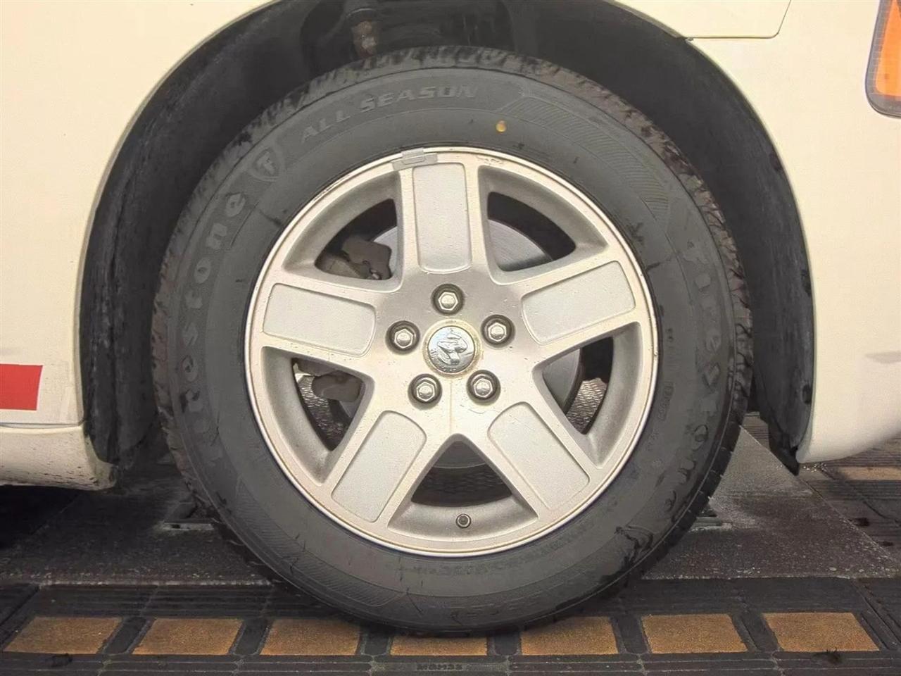 Dodge Charger 4dr Sdn RWD 2008