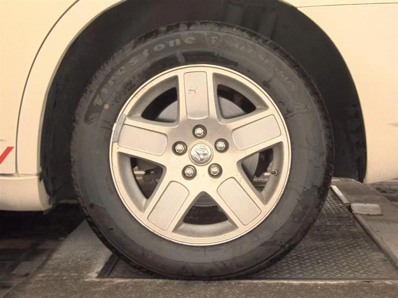 Dodge Charger 4dr Sdn RWD 2008