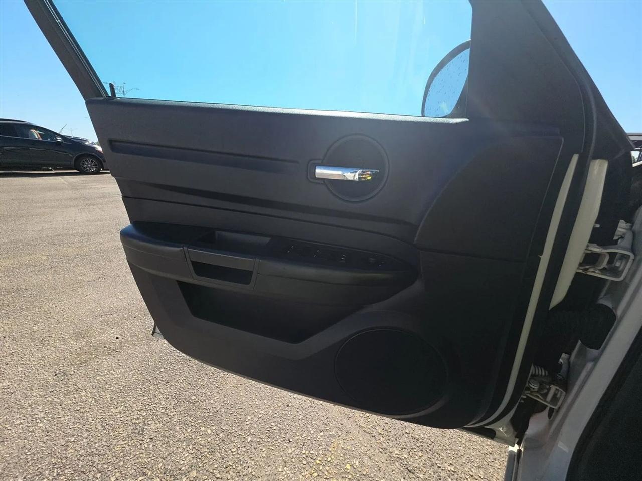 Dodge Charger 4dr Sdn RWD 2008