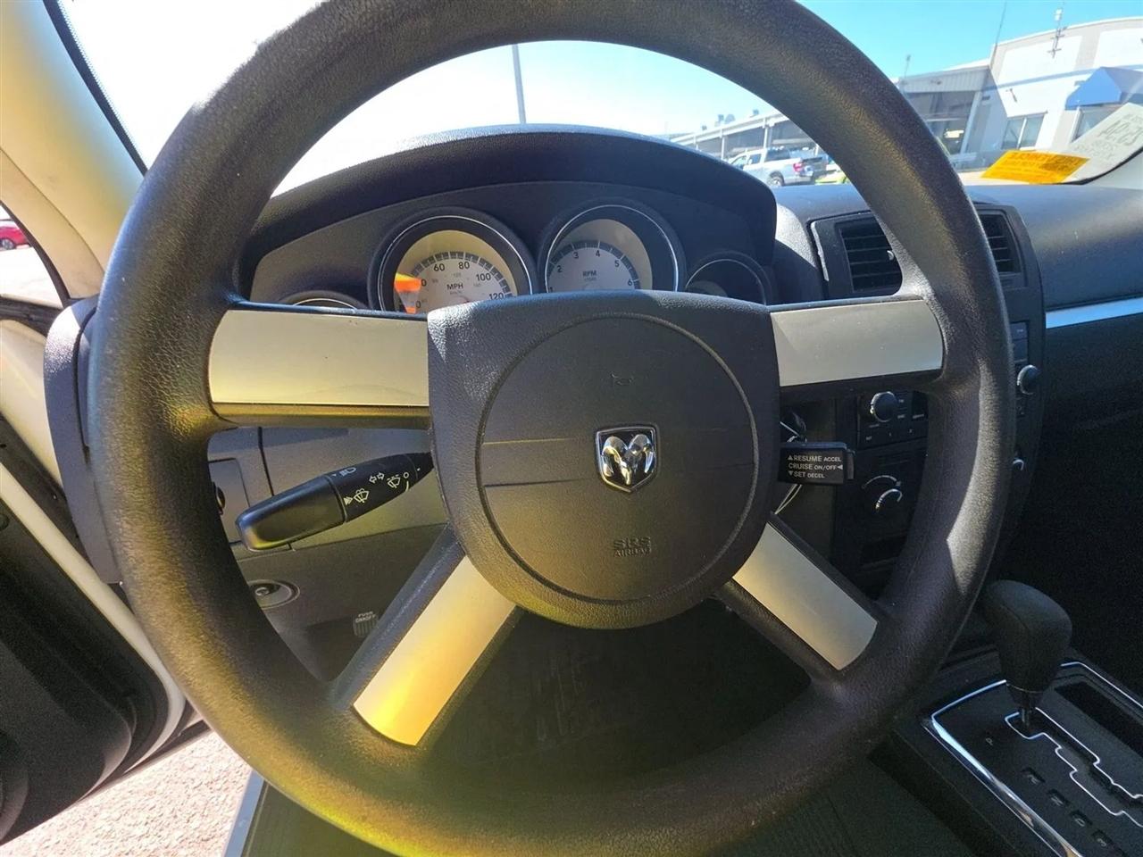 Dodge Charger 4dr Sdn RWD 2008