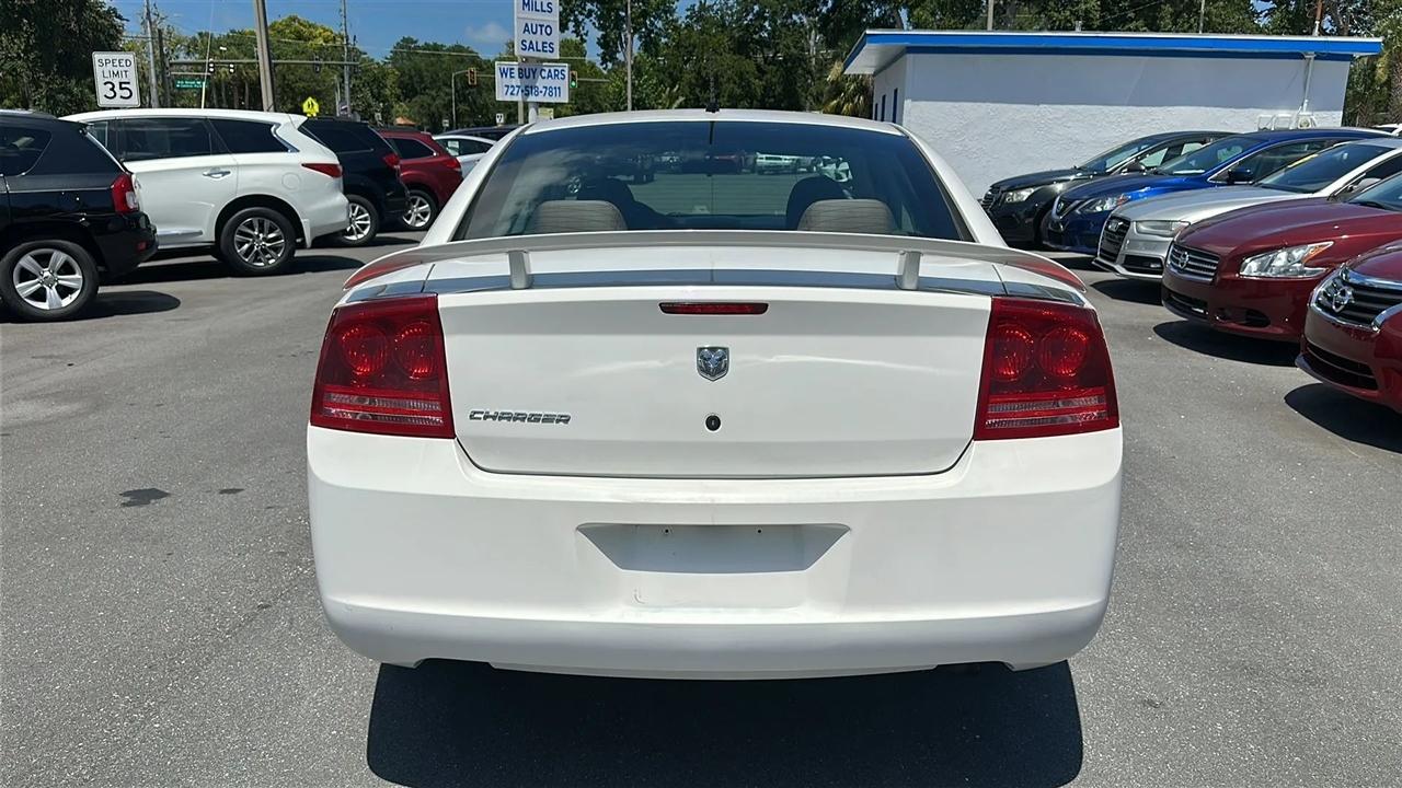 Dodge Charger 4dr Sdn RWD 2008
