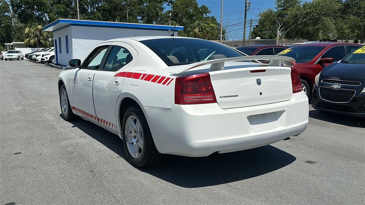 Dodge Charger 4dr Sdn RWD 2008