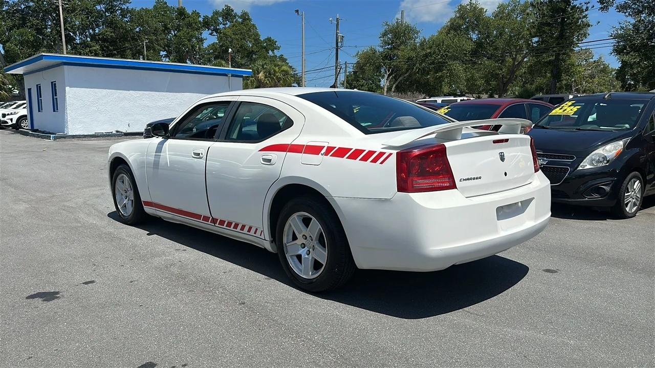 Dodge Charger 4dr Sdn RWD 2008