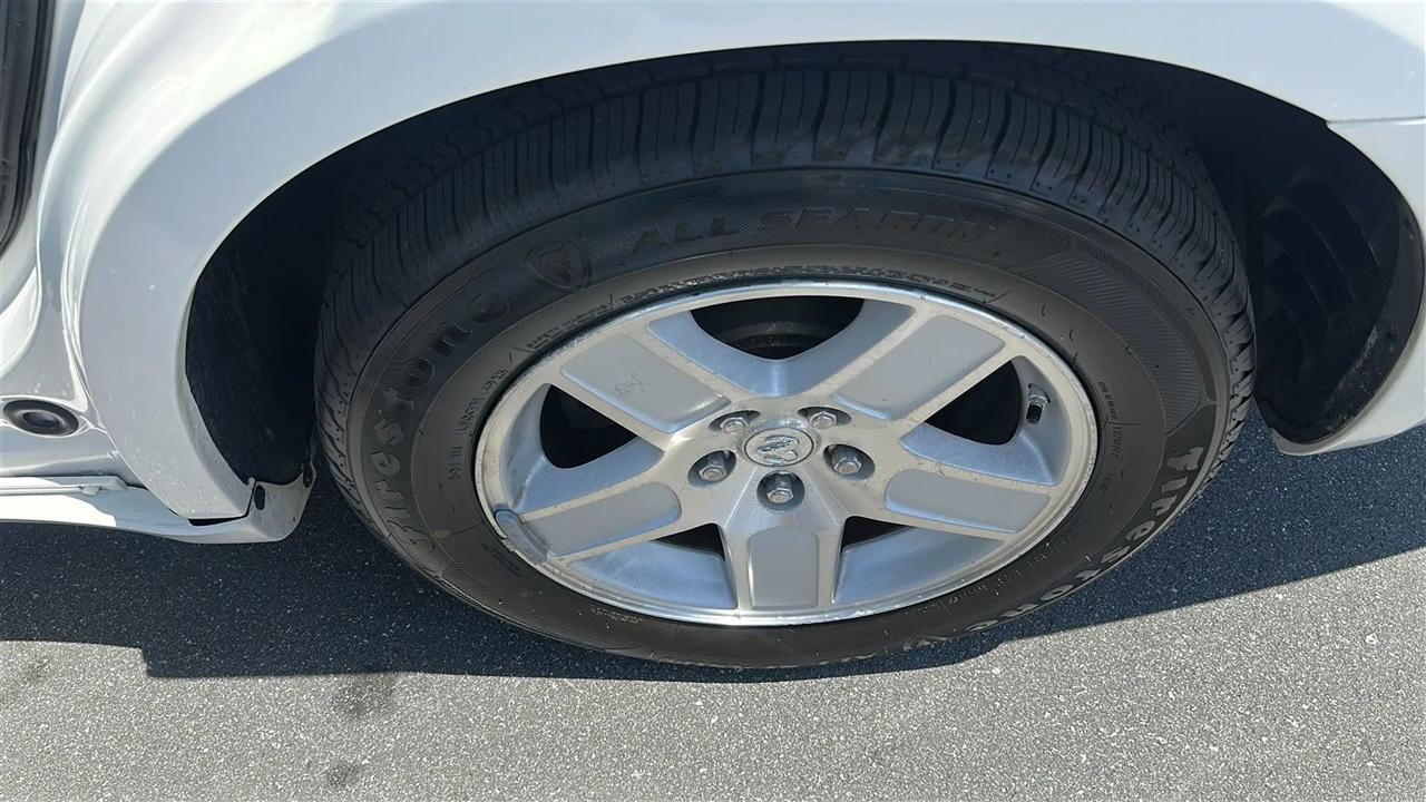 Dodge Charger 4dr Sdn RWD 2008