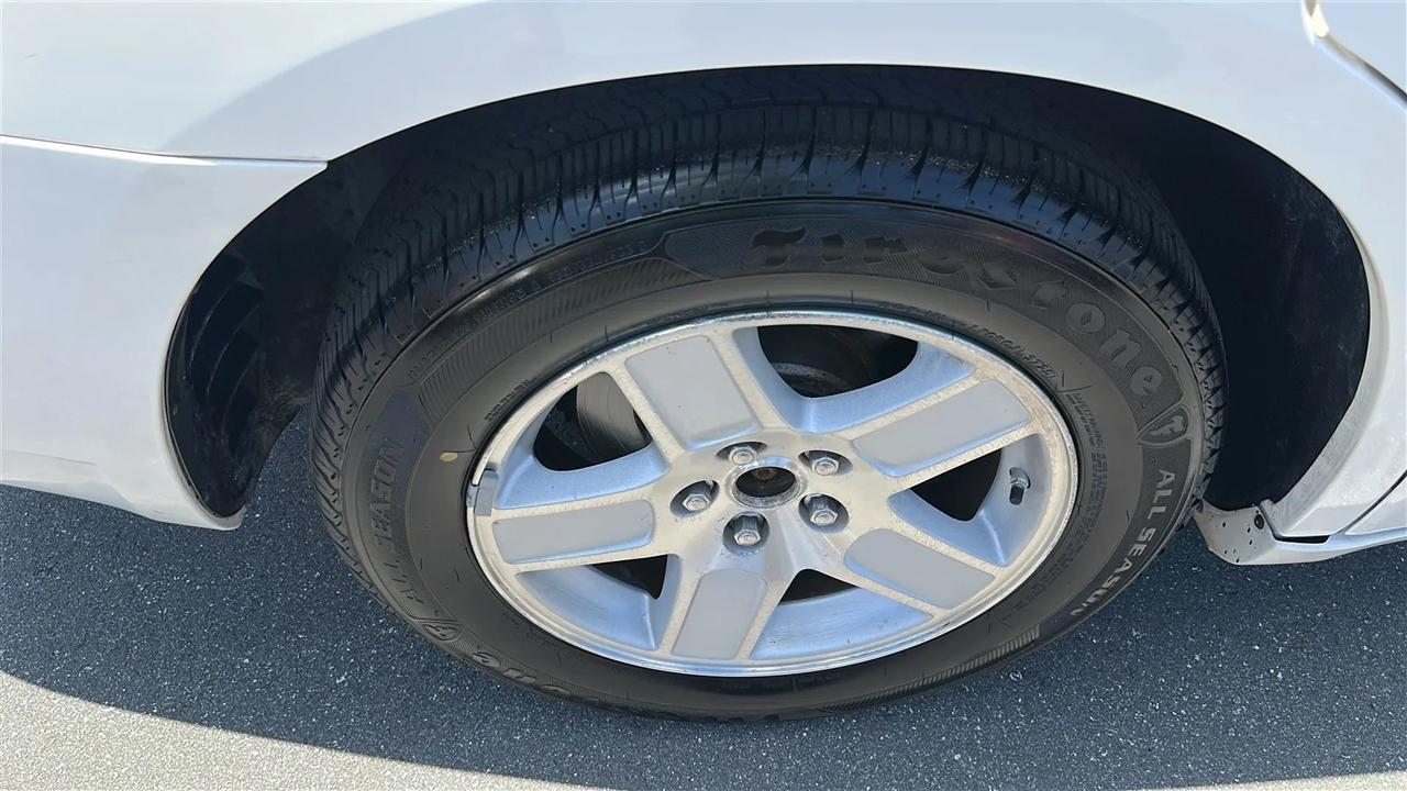 Dodge Charger 4dr Sdn RWD 2008