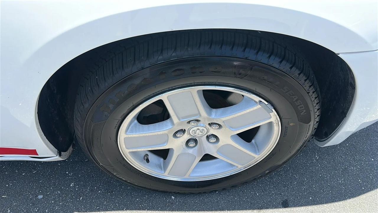 Dodge Charger 4dr Sdn RWD 2008