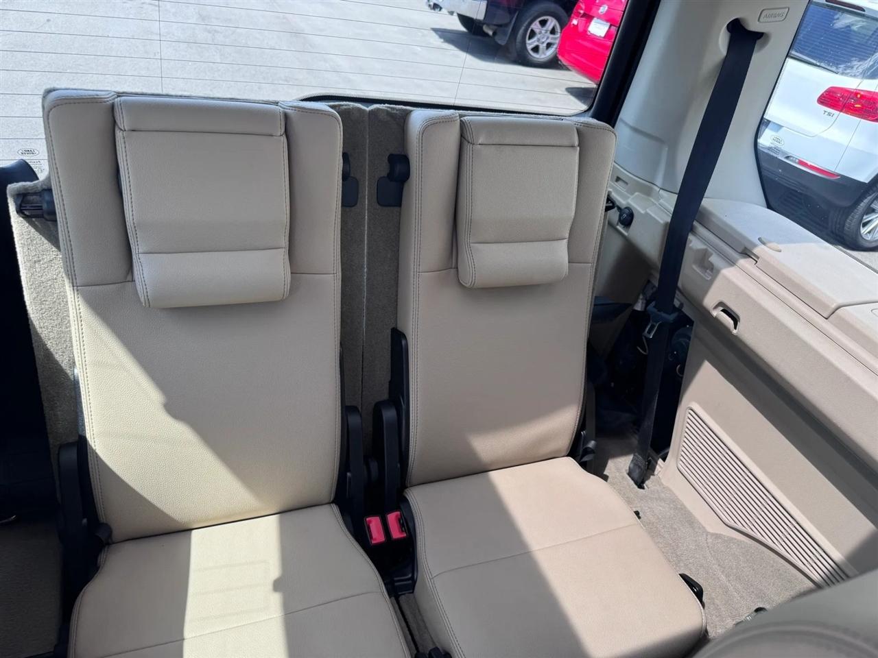 Land Rover LR4 4WD 4dr 2012