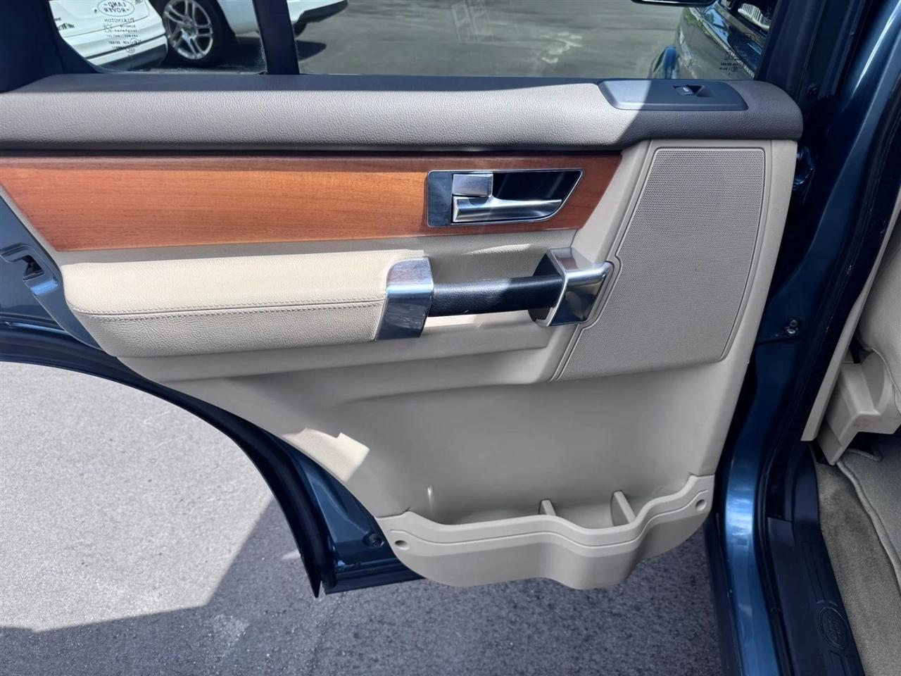 Land Rover LR4 4WD 4dr 2012