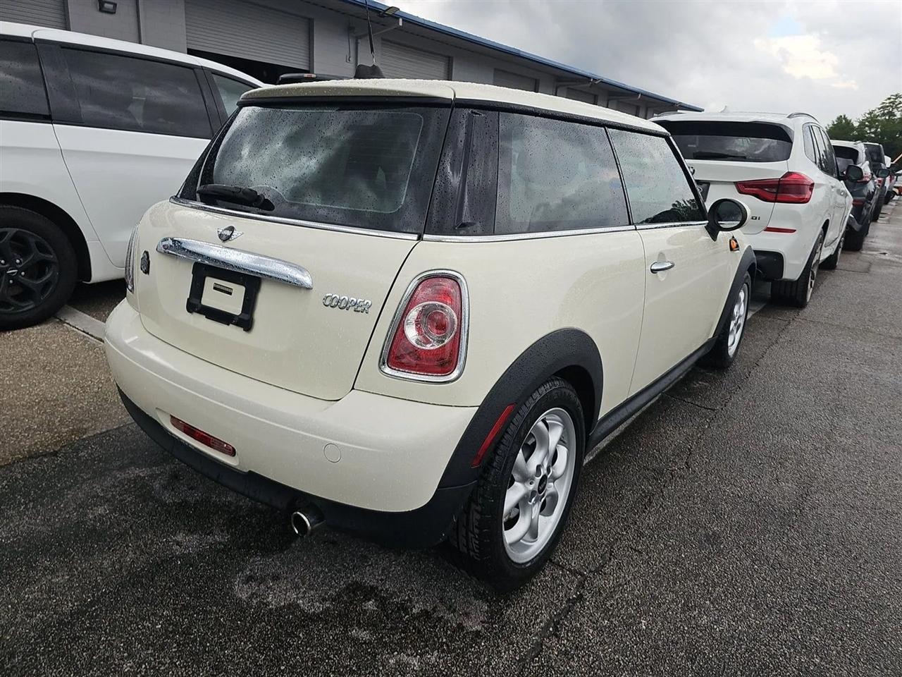 MINI Cooper Hardtop 2dr Cpe 2011