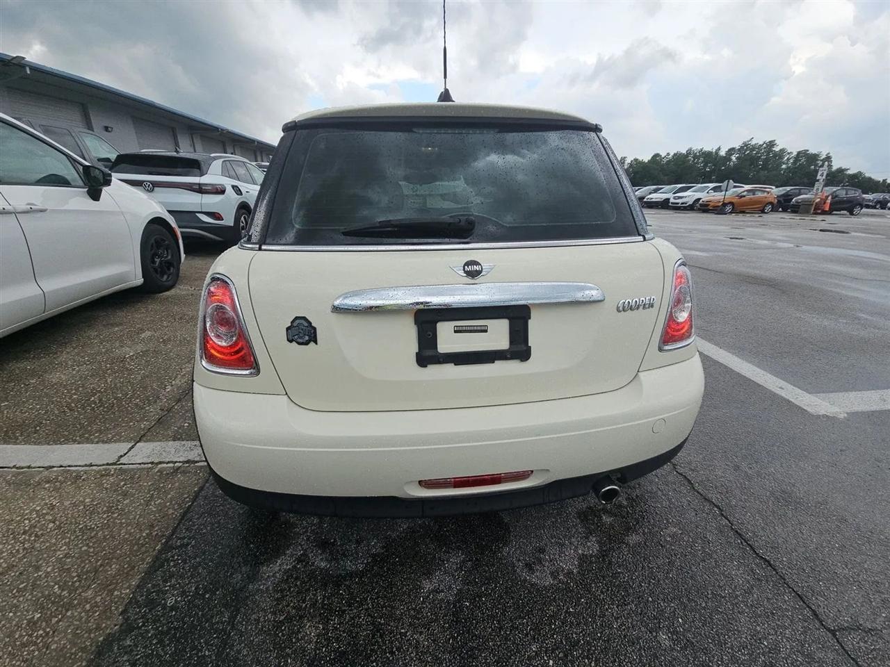 MINI Cooper Hardtop 2dr Cpe 2011