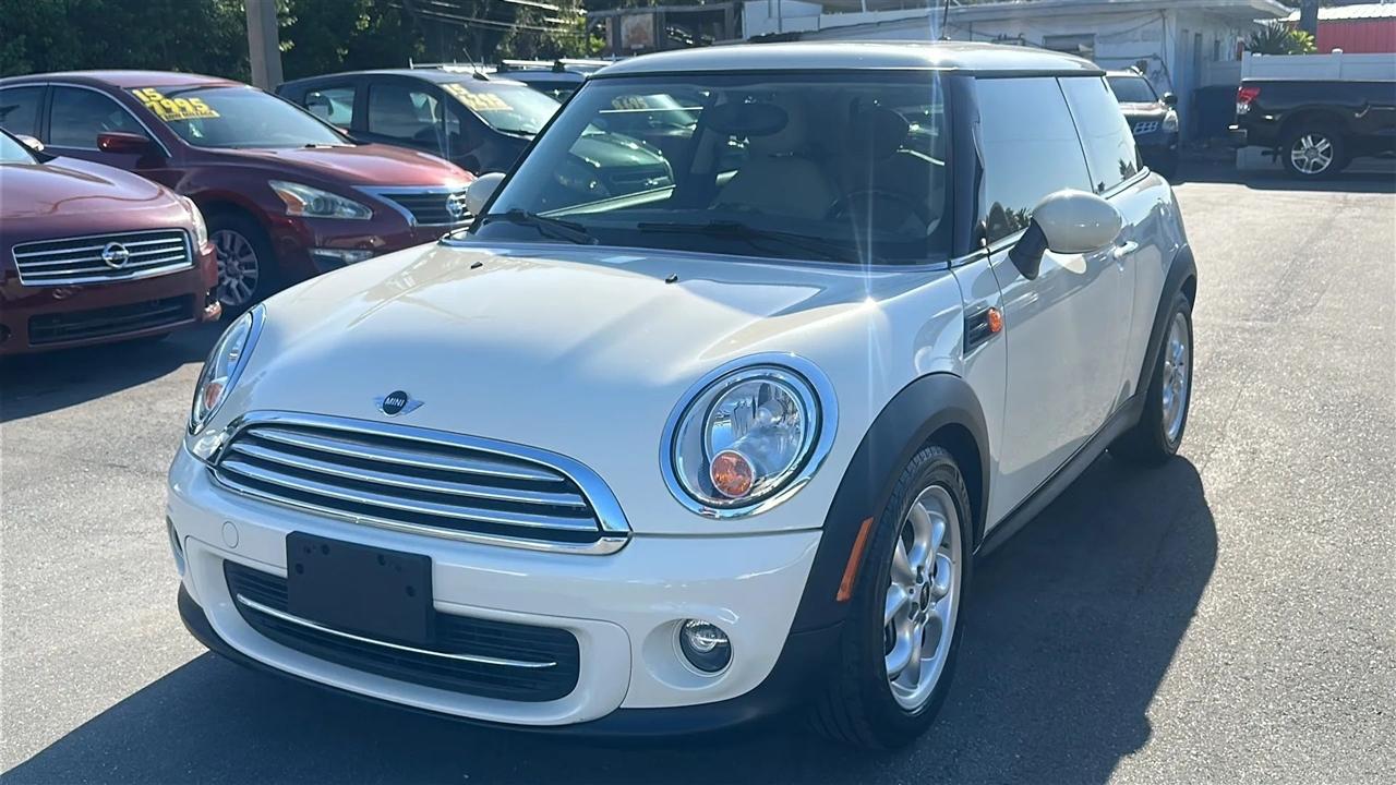 MINI Cooper Hardtop 2dr Cpe 2011