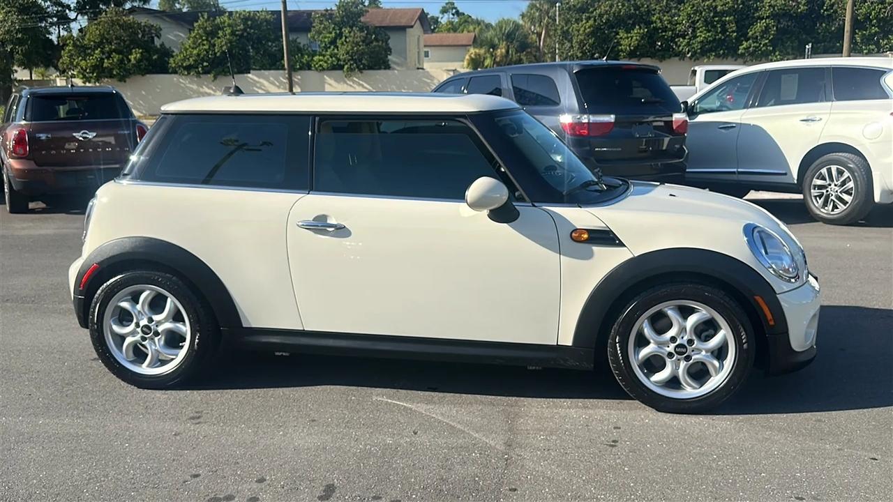MINI Cooper Hardtop 2dr Cpe 2011