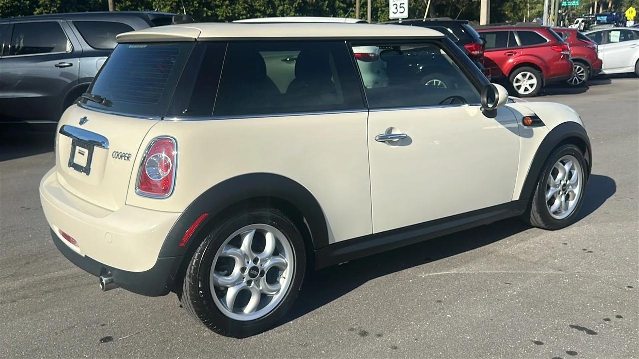 MINI Cooper Hardtop 2dr Cpe 2011