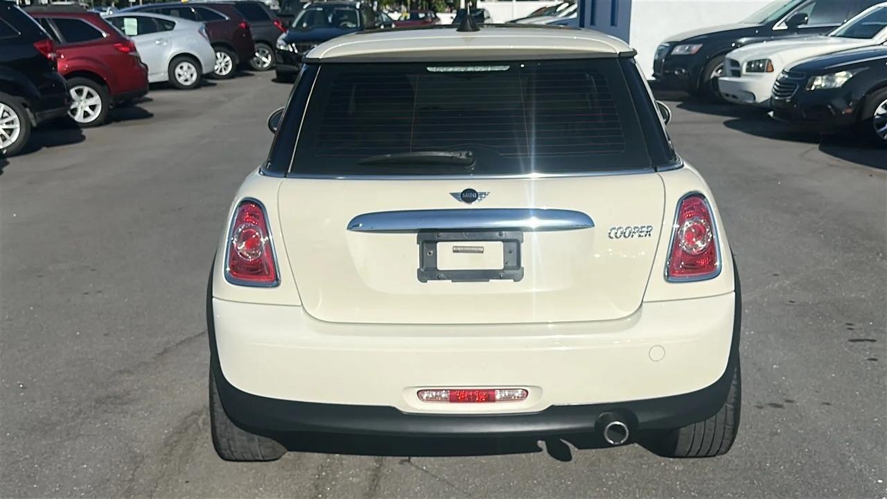 MINI Cooper Hardtop 2dr Cpe 2011