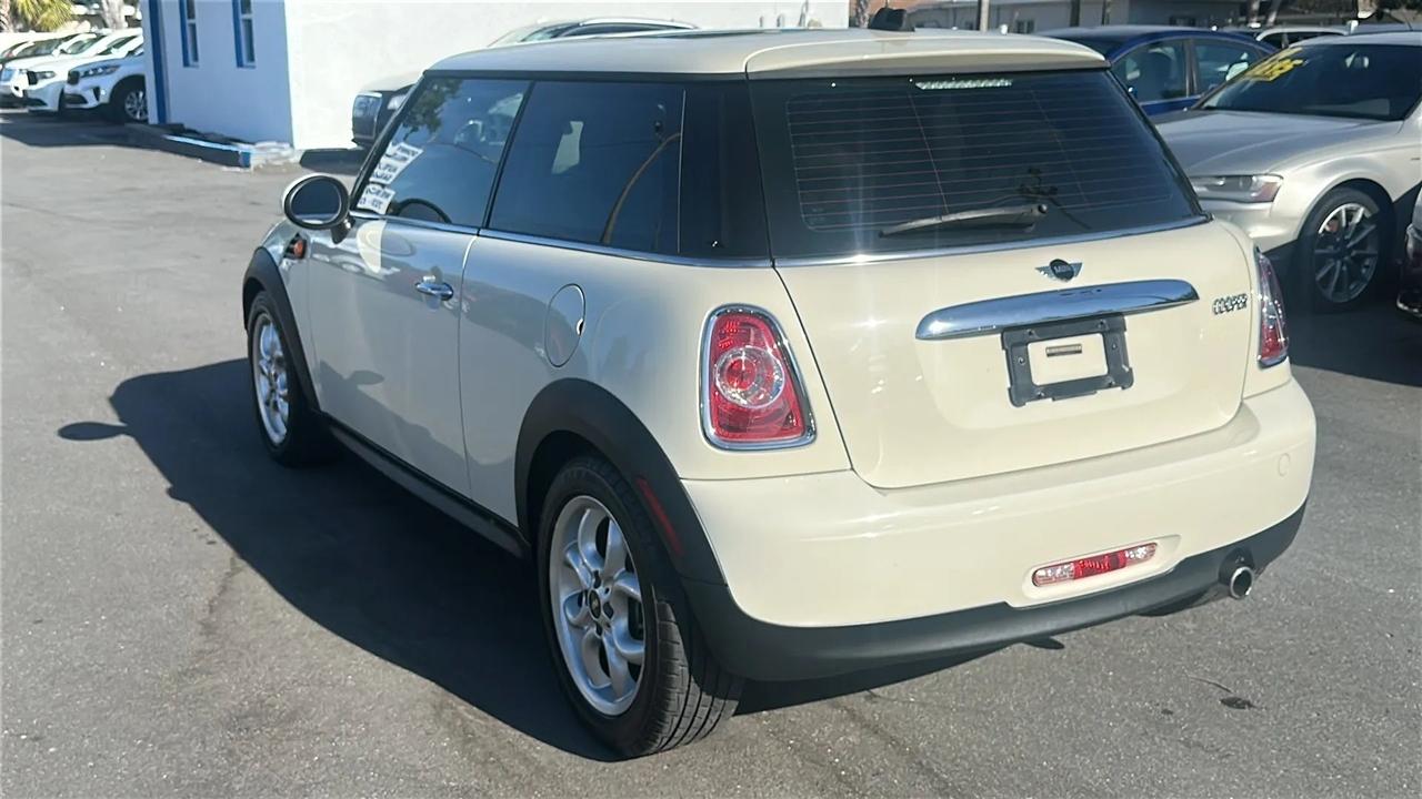 MINI Cooper Hardtop 2dr Cpe 2011