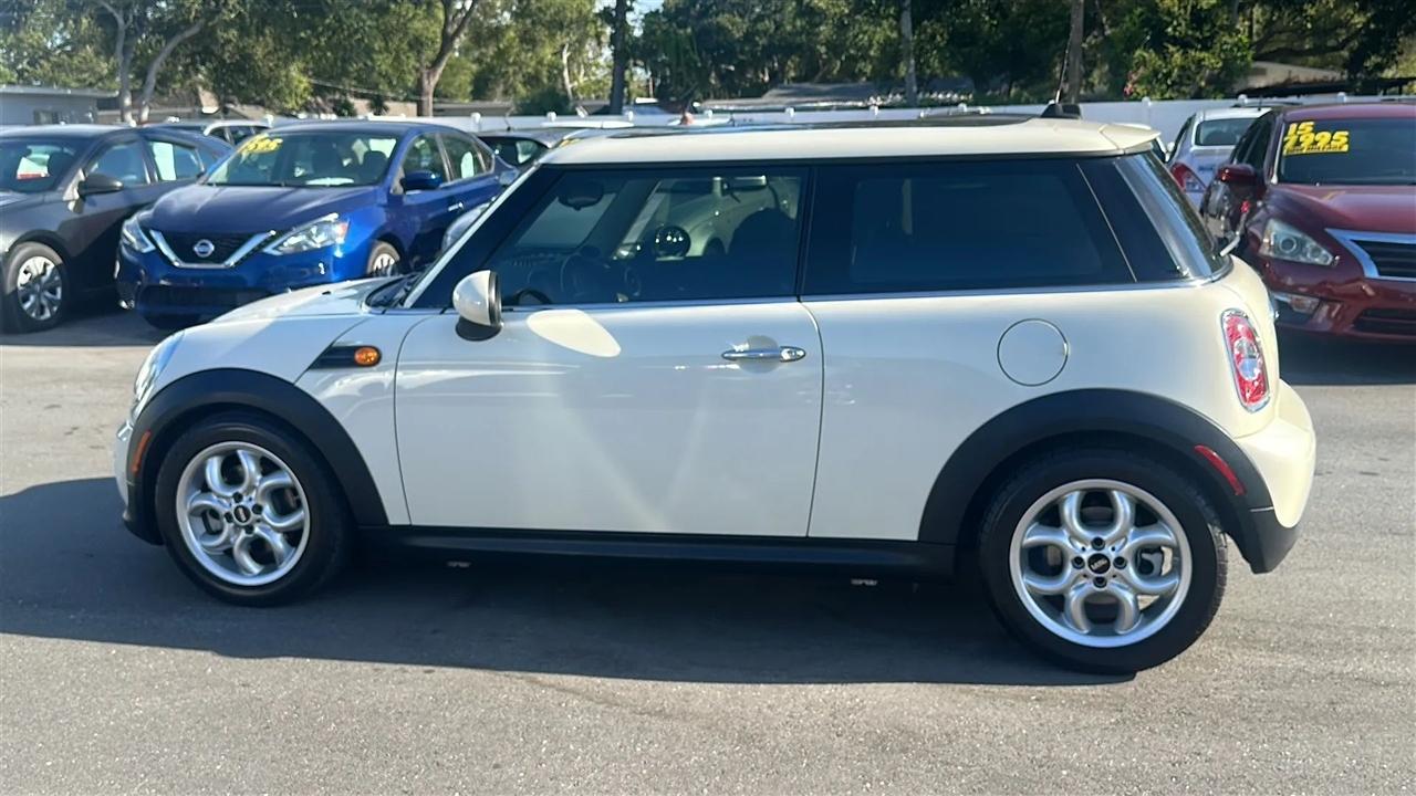 MINI Cooper Hardtop 2dr Cpe 2011