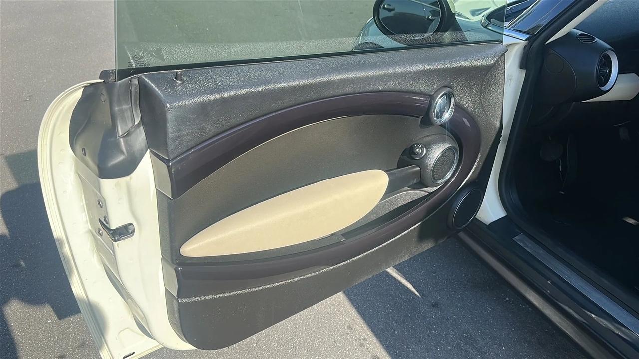 MINI Cooper Hardtop 2dr Cpe 2011