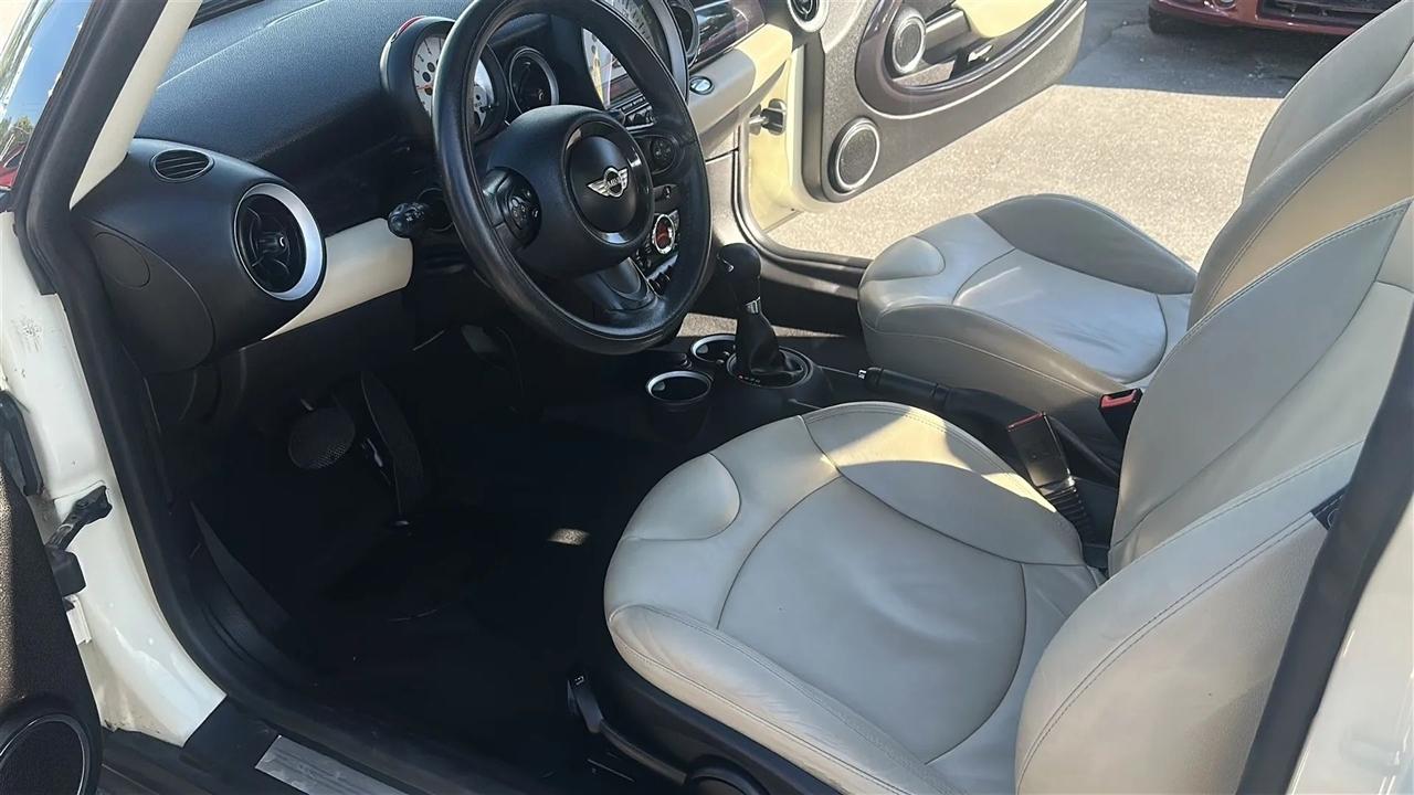 MINI Cooper Hardtop 2dr Cpe 2011