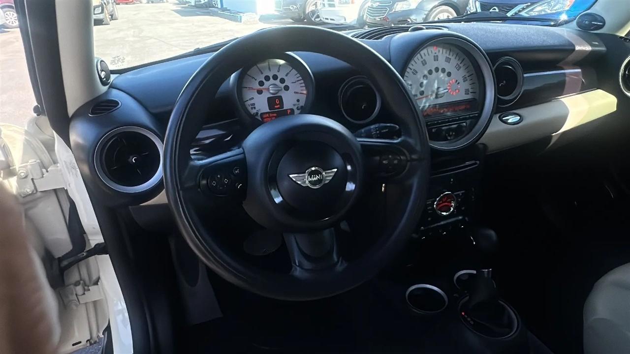 MINI Cooper Hardtop 2dr Cpe 2011