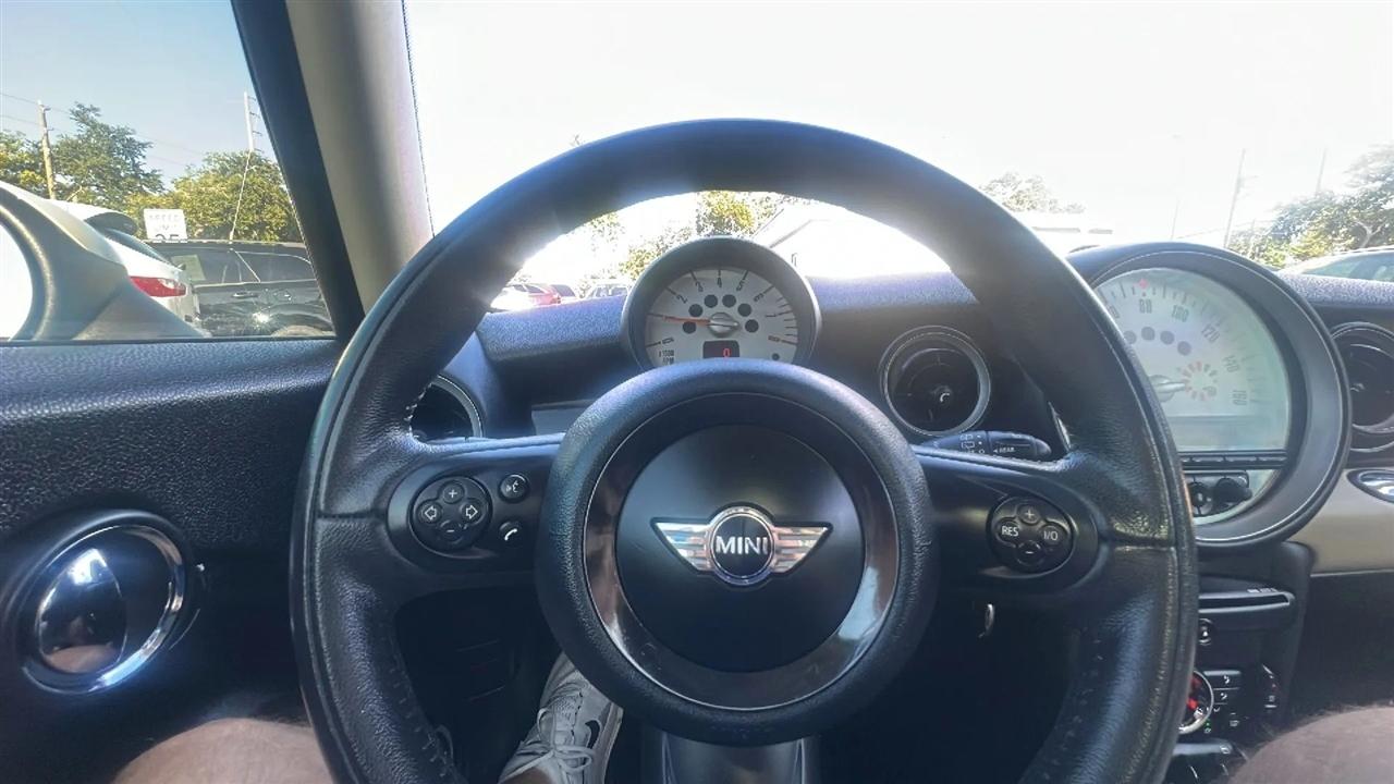 MINI Cooper Hardtop 2dr Cpe 2011