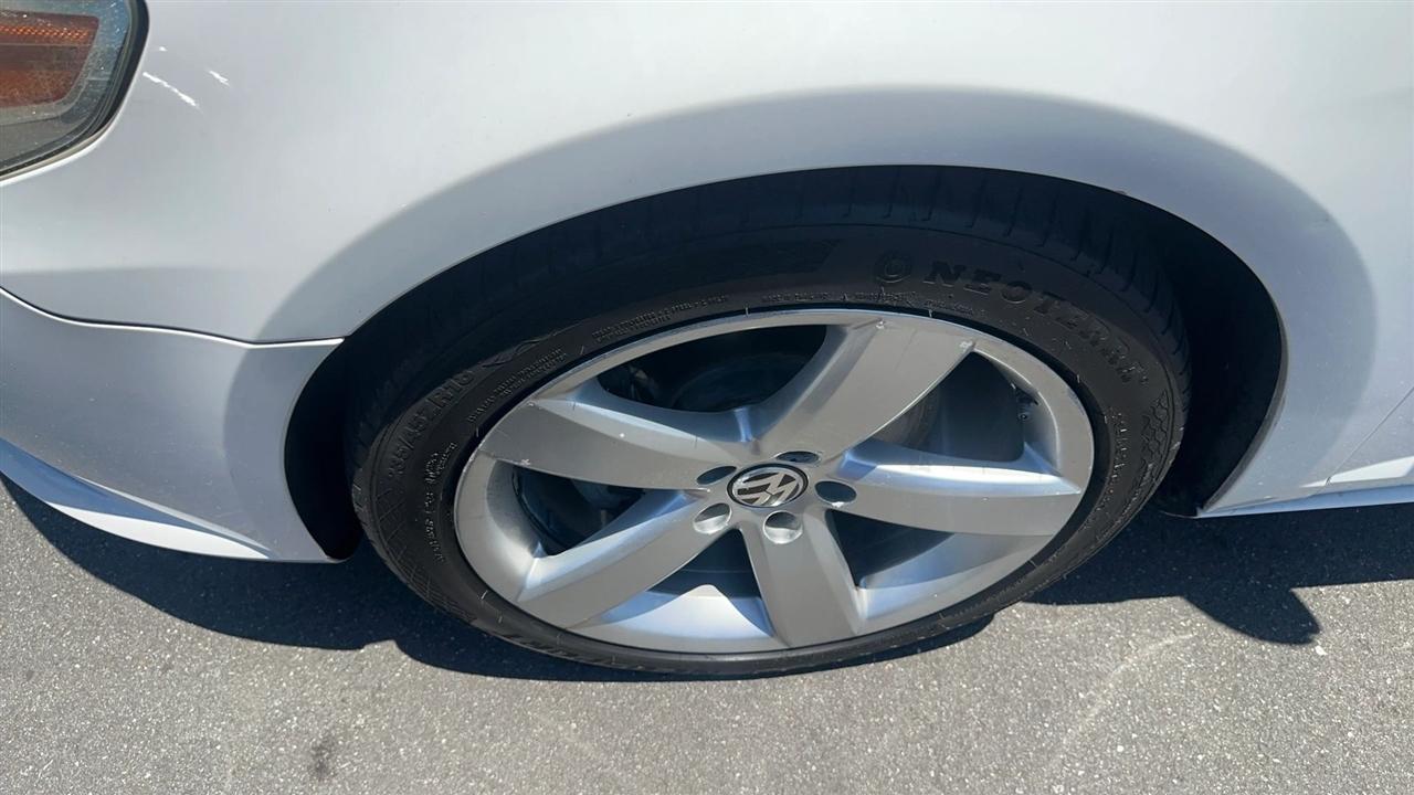 Volkswagen CC 4dr Sdn Lux PZEV 2011
