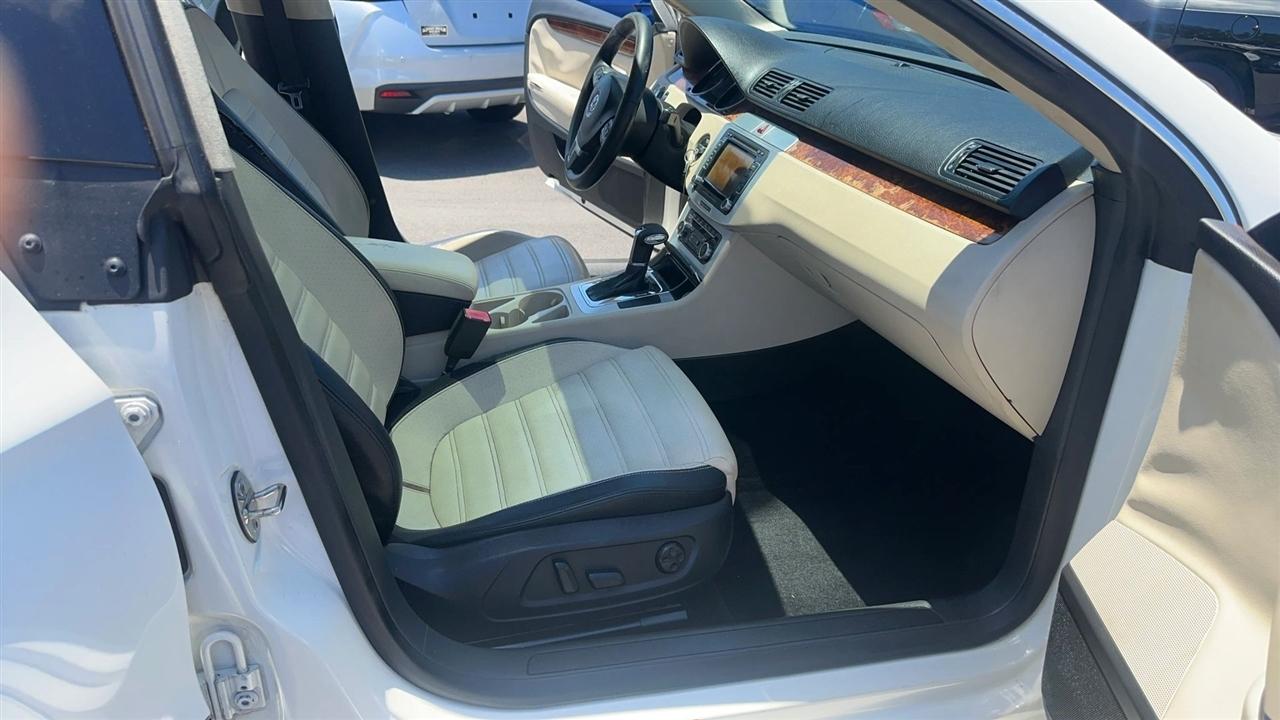 Volkswagen CC 4dr Sdn Lux PZEV 2011