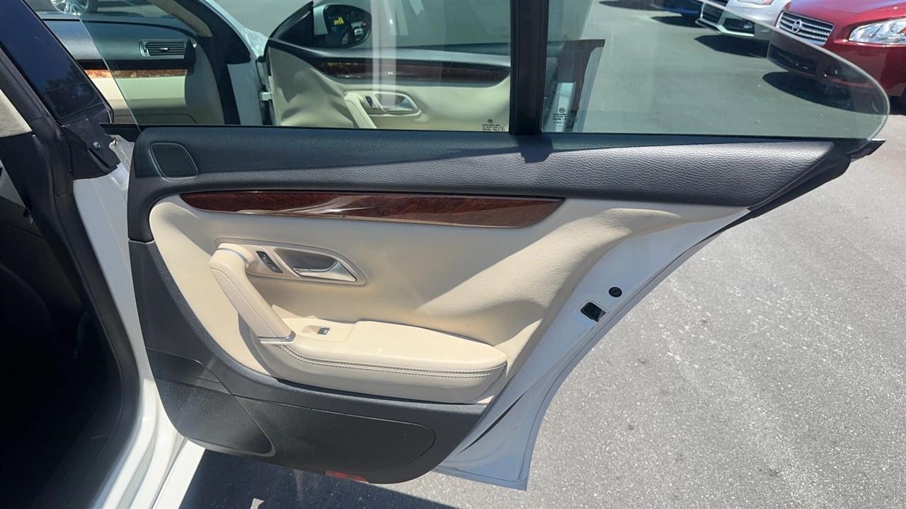Volkswagen CC 4dr Sdn Lux PZEV 2011