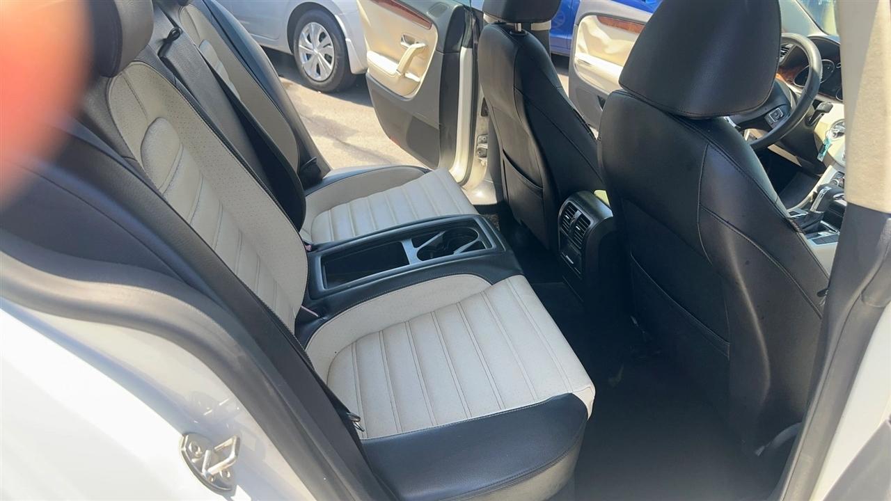 Volkswagen CC 4dr Sdn Lux PZEV 2011