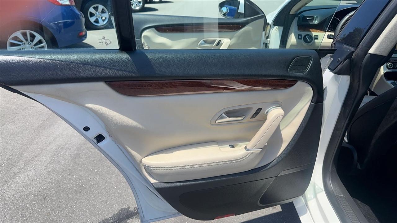 Volkswagen CC 4dr Sdn Lux PZEV 2011