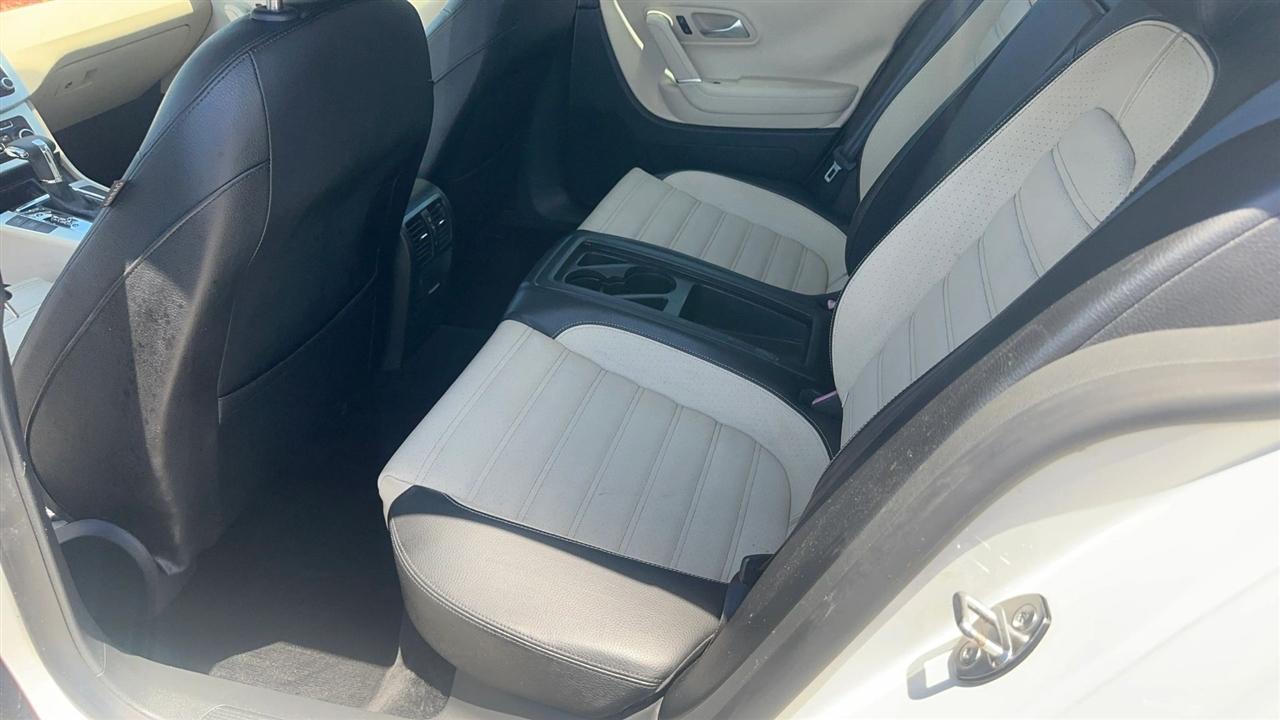 Volkswagen CC 4dr Sdn Lux PZEV 2011
