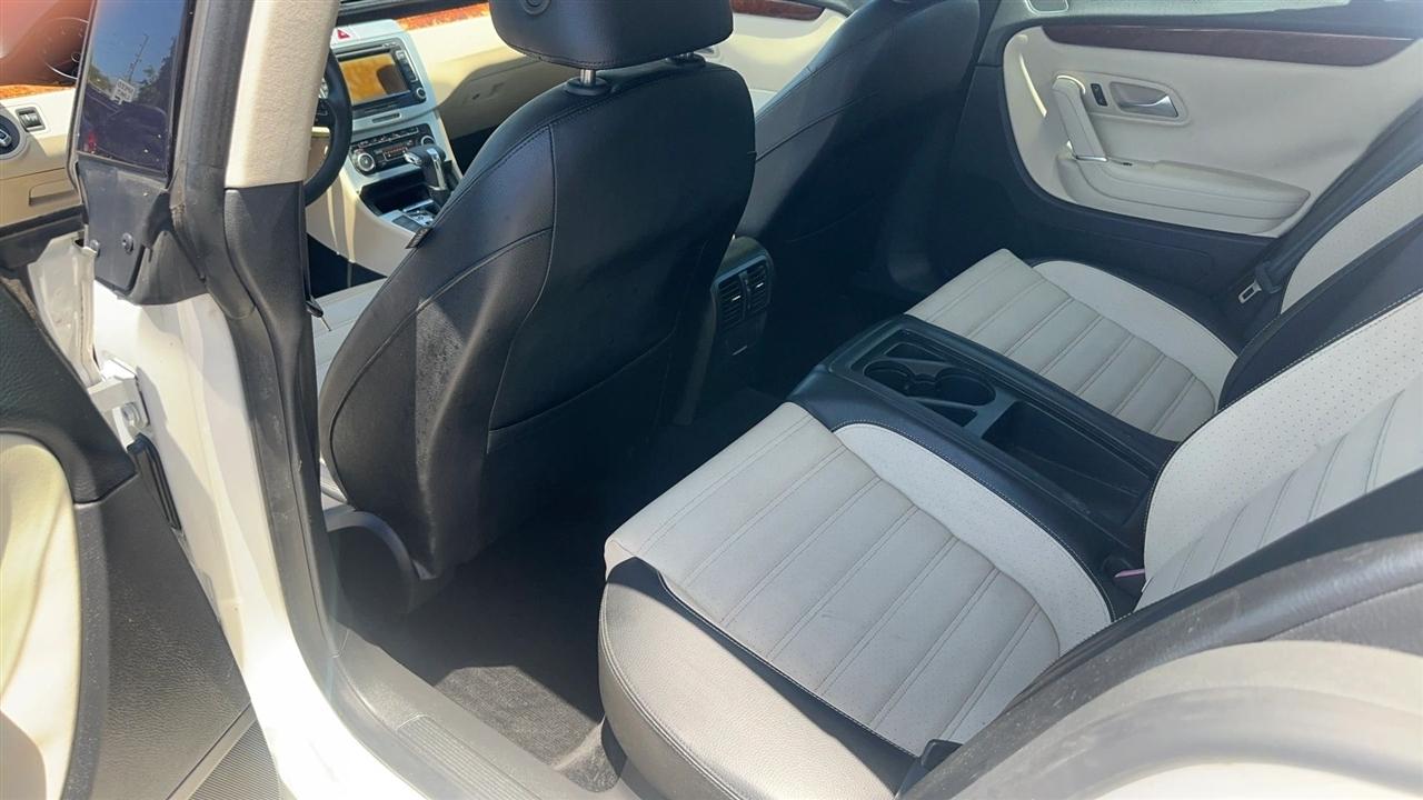 Volkswagen CC 4dr Sdn Lux PZEV 2011