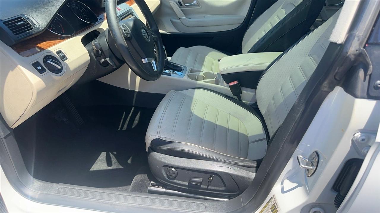 Volkswagen CC 4dr Sdn Lux PZEV 2011