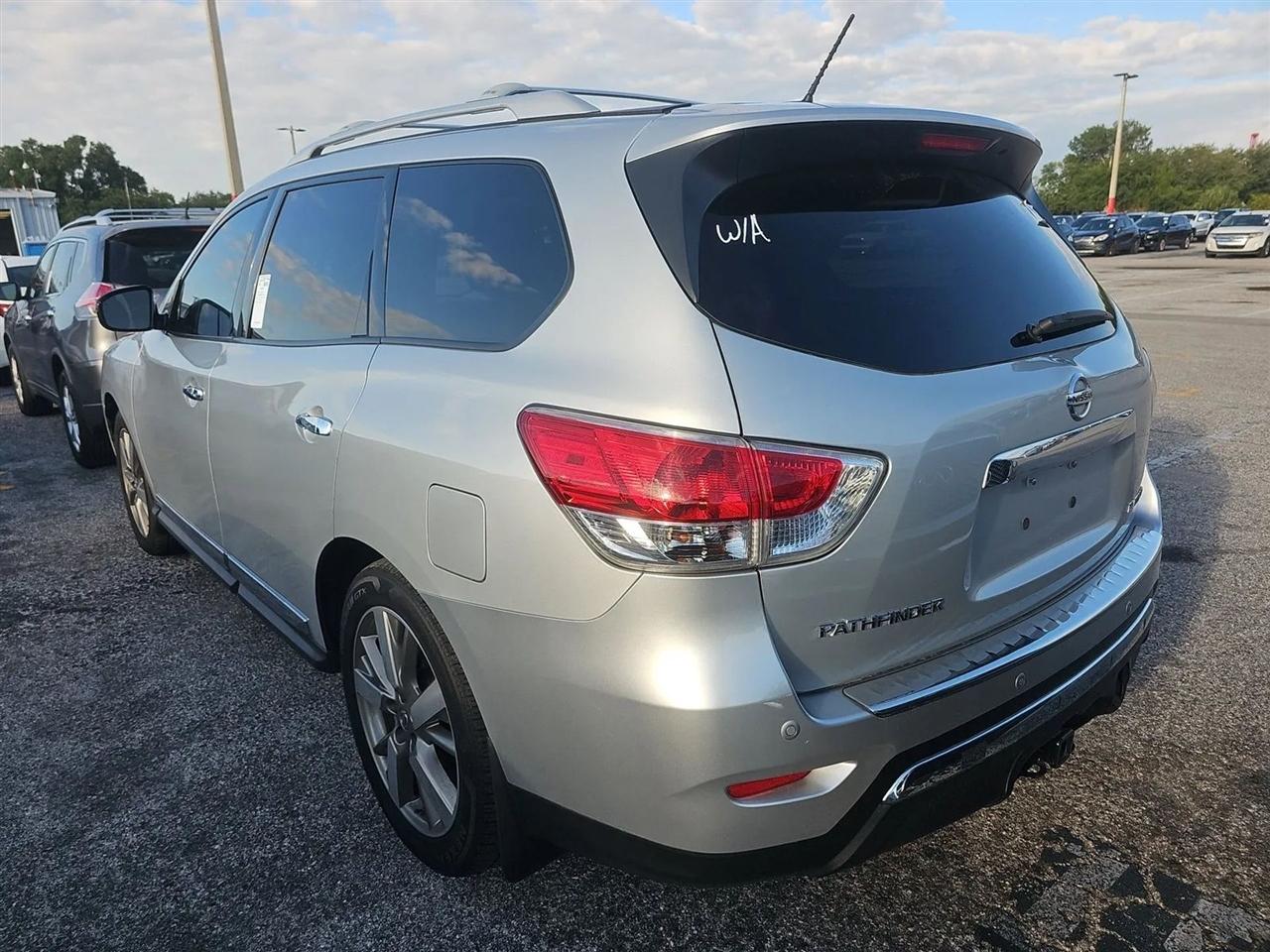 Nissan Pathfinder 2WD 4dr Platinum 2015