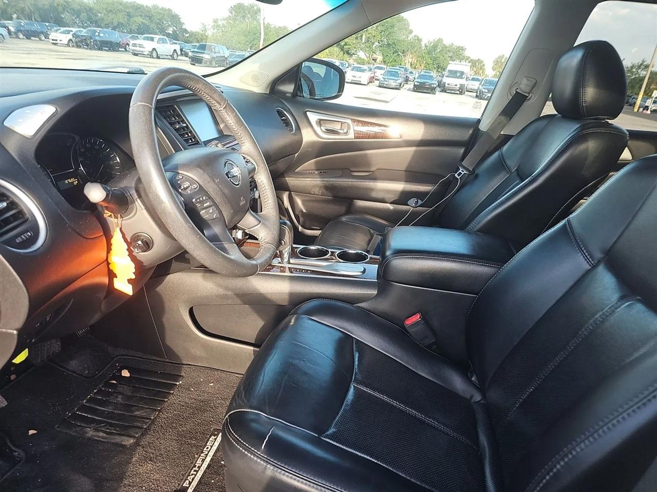 Nissan Pathfinder 2WD 4dr Platinum 2015