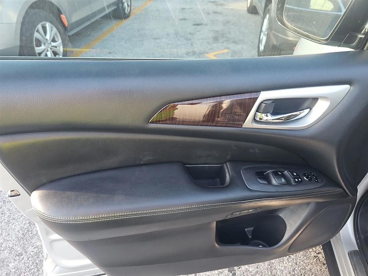 Nissan Pathfinder 2WD 4dr Platinum 2015