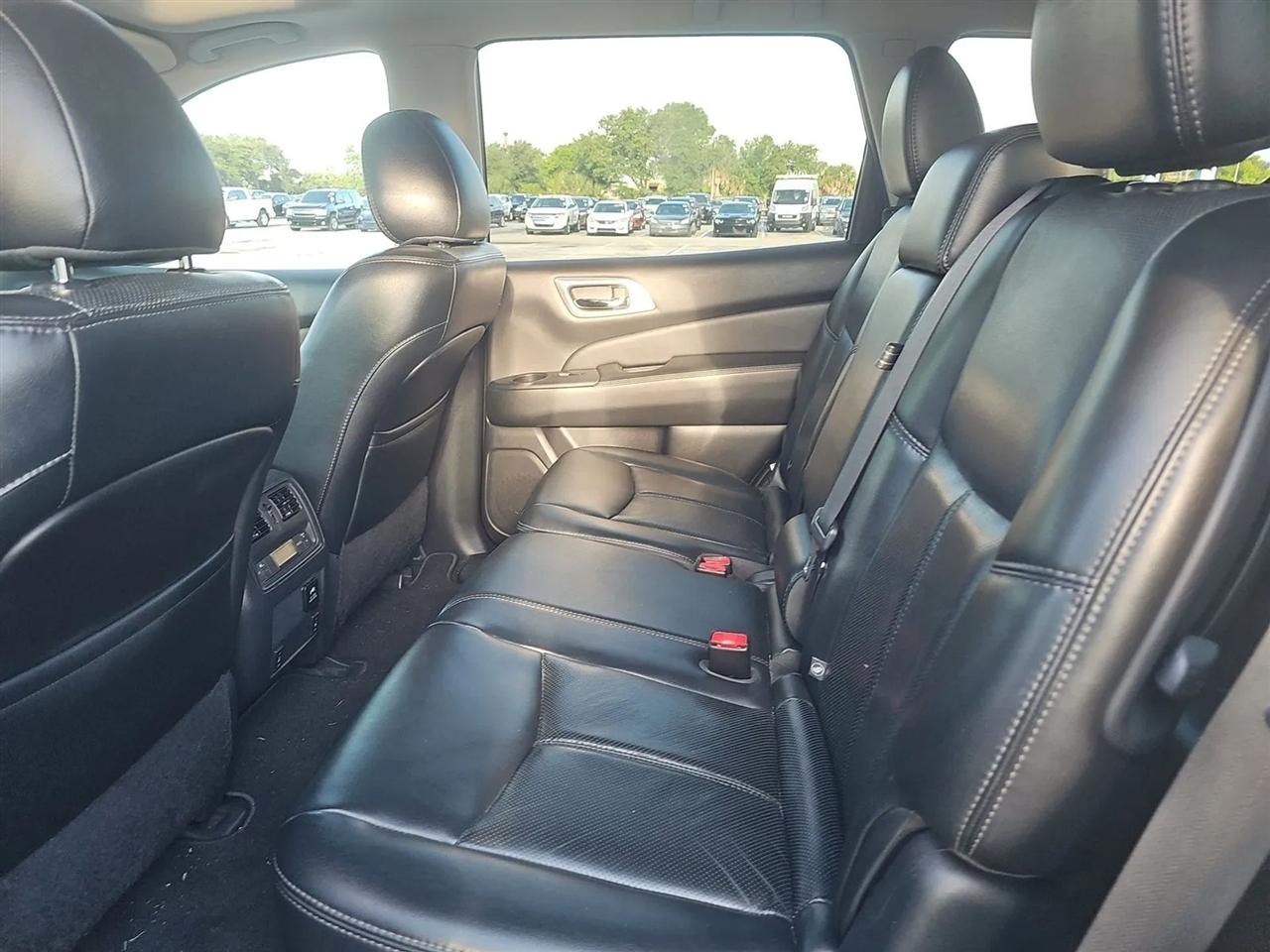 Nissan Pathfinder 2WD 4dr Platinum 2015