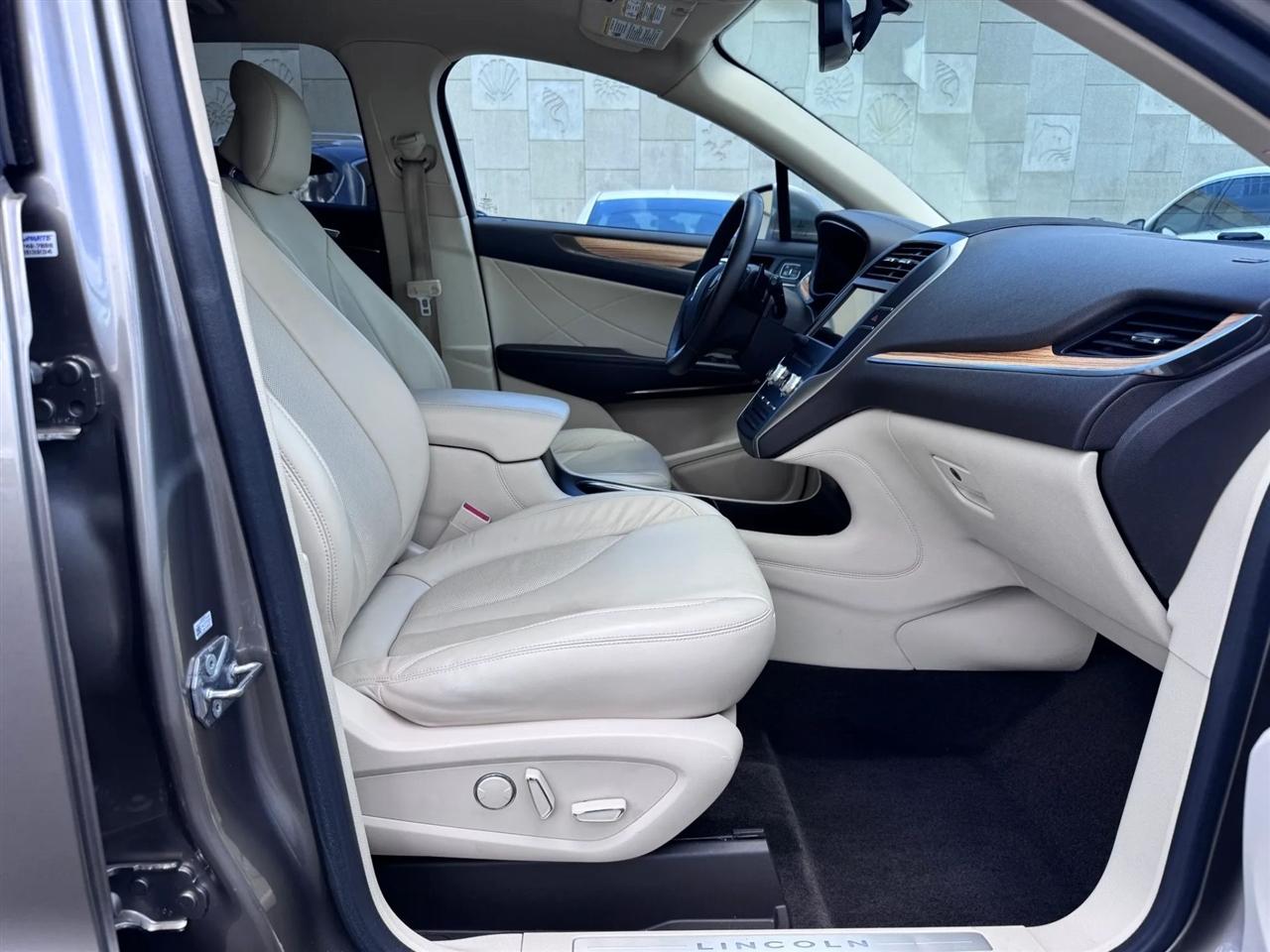 Lincoln MKC FWD 4dr Select 2016