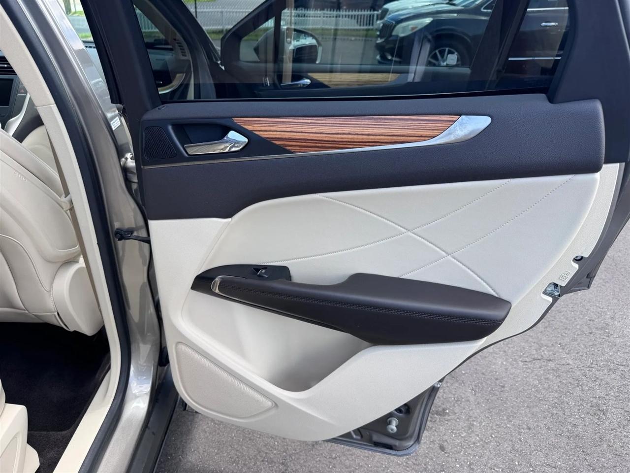 Lincoln MKC FWD 4dr Select 2016