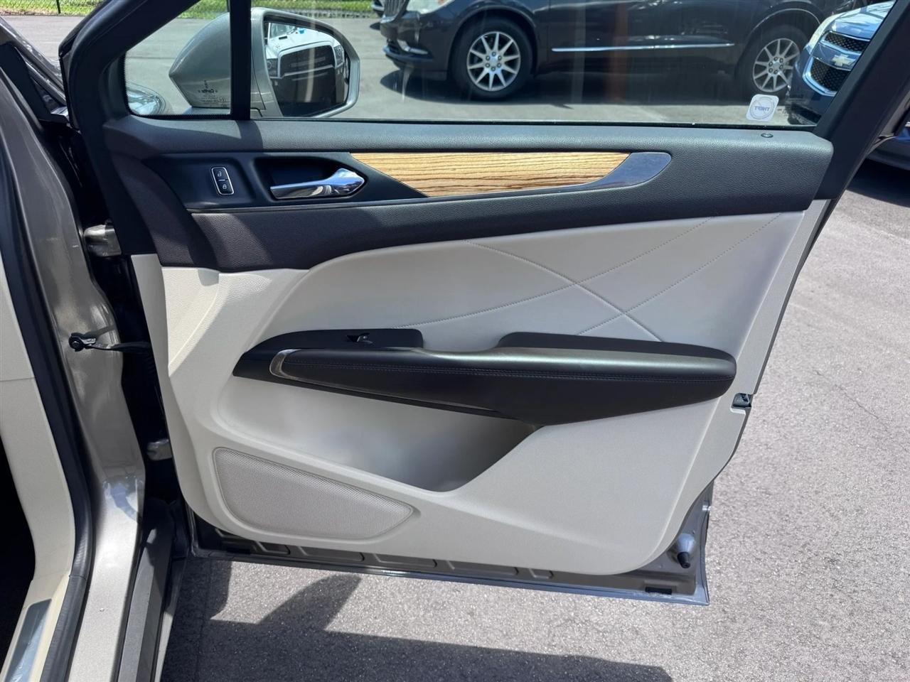 Lincoln MKC FWD 4dr Select 2016