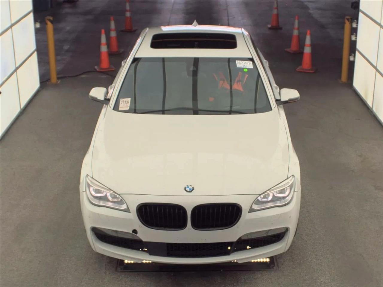 BMW 7 Series 4dr Sdn ALPINA B7 SWB RWD 2015