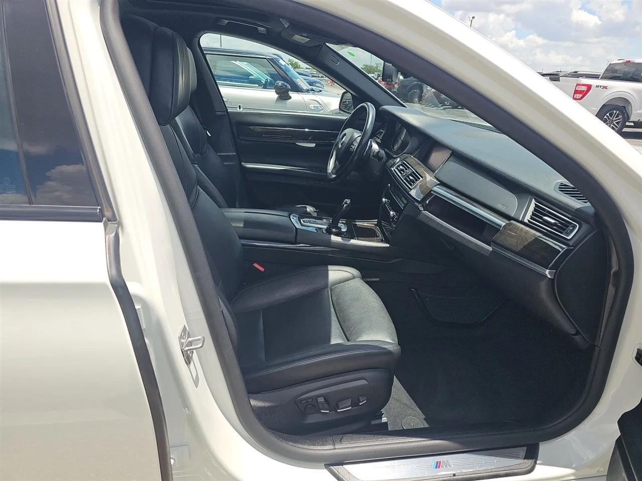BMW 7 Series 4dr Sdn ALPINA B7 SWB RWD 2015