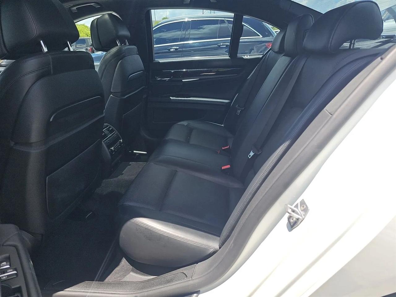 BMW 7 Series 4dr Sdn ALPINA B7 SWB RWD 2015