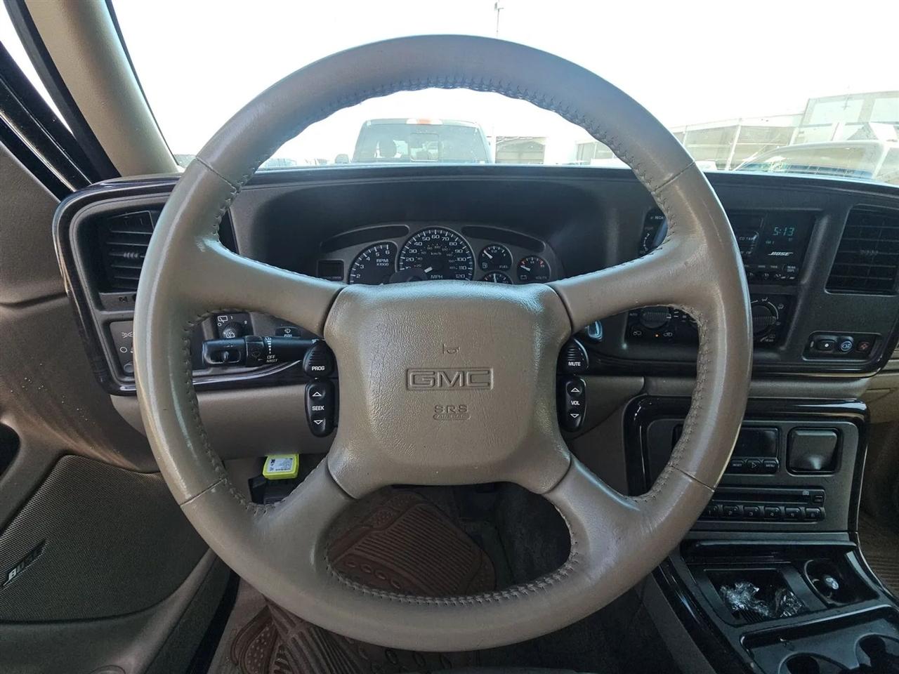 GMC Yukon Denali 4dr AWD 2002