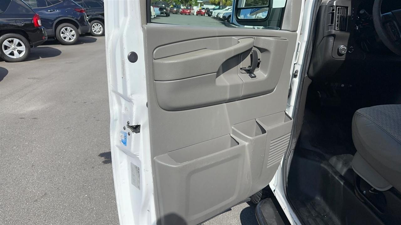 GMC Savana Cargo Van RWD 2500 135" 2016