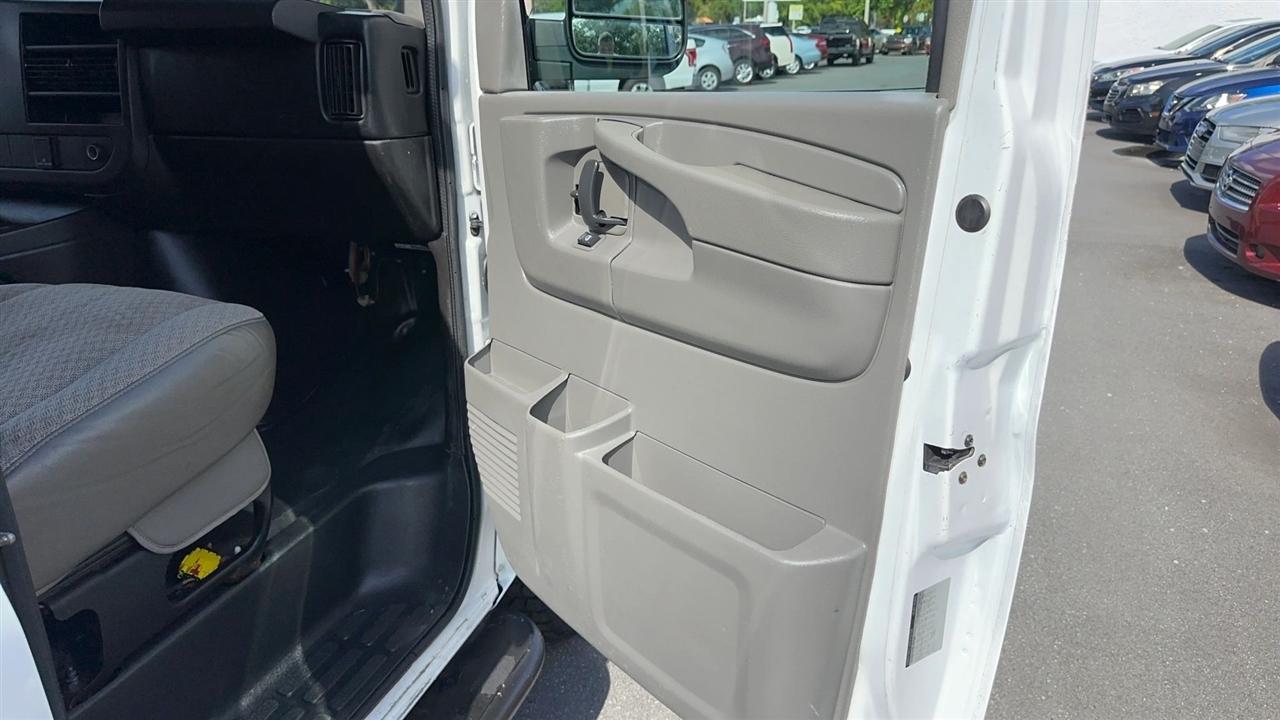 GMC Savana Cargo Van RWD 2500 135" 2016