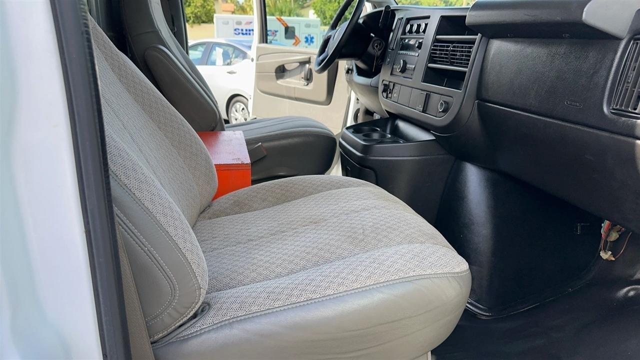 GMC Savana Cargo Van RWD 2500 135" 2016