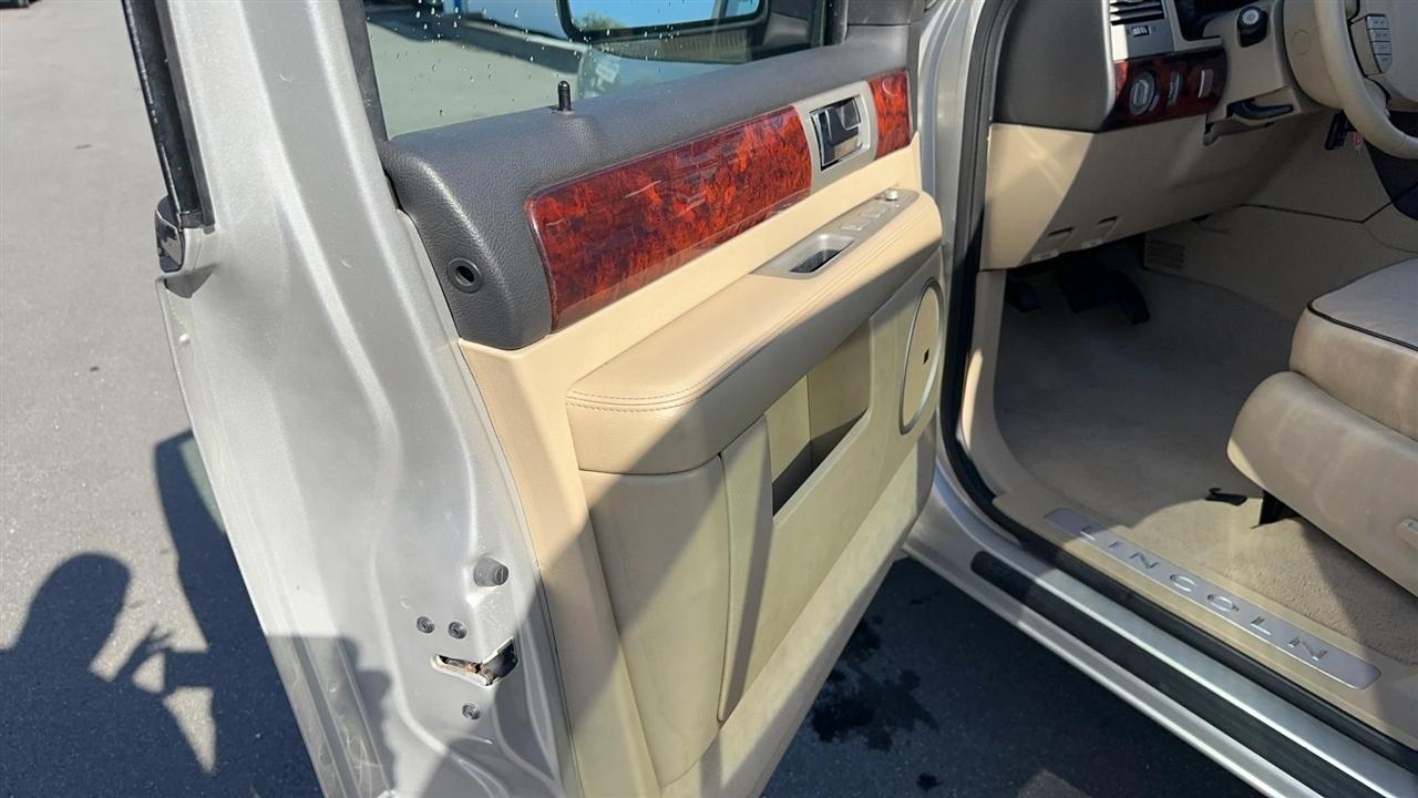 Lincoln Navigator 4dr 4WD Ultimate 2006