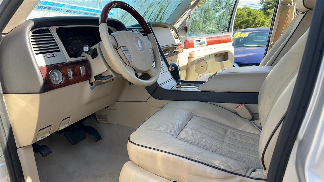 Lincoln Navigator 4dr 4WD Ultimate 2006