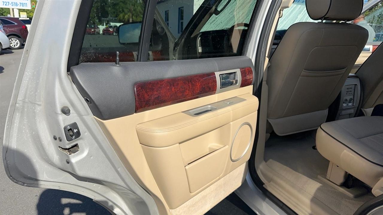 Lincoln Navigator 4dr 4WD Ultimate 2006