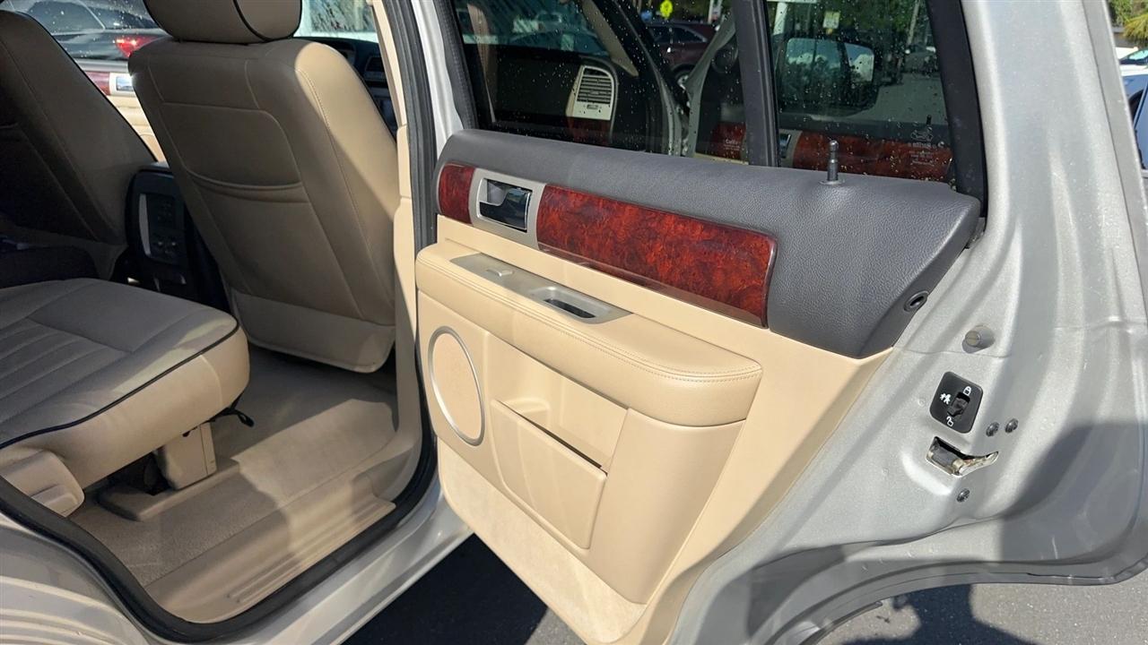 Lincoln Navigator 4dr 4WD Ultimate 2006